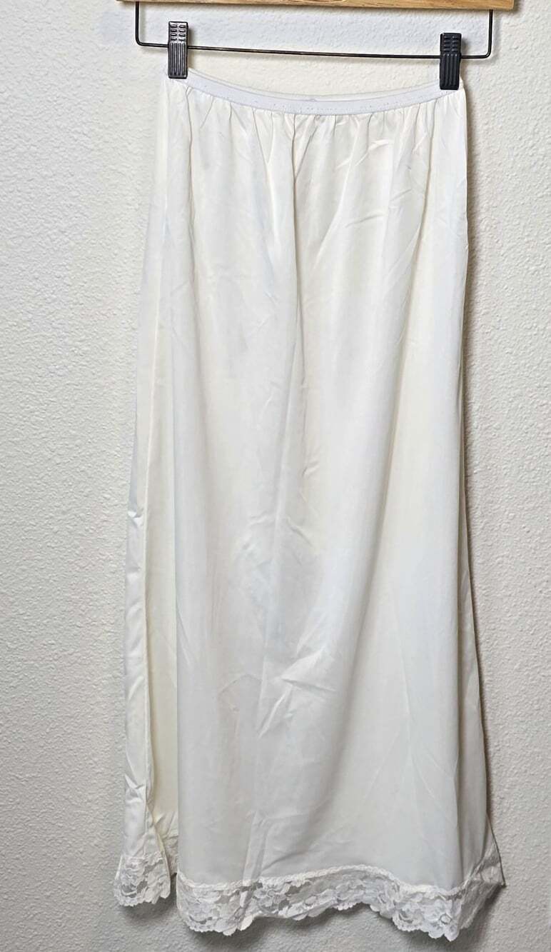 Opaline Women’s White Nylon Half Slip Size M Lace Trim Anti-Static Anti-Cling